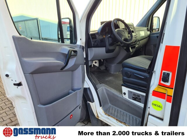Mercedes-Benz Sprinter 316 KA 4x2, Rettungswagen - Furgão: foto 4 Mercedes-Benz Sprinter 316 KA 4x2, Rettungswagen - Furgão: foto 4