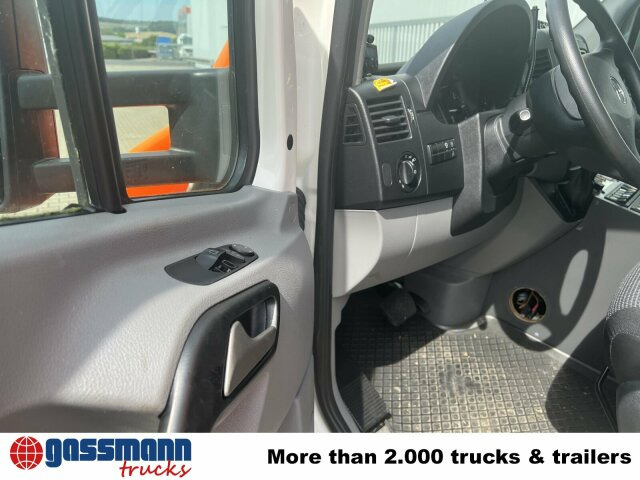 Mercedes-Benz Sprinter 516 CDI 4x2, Rettungswagen, Bi-Xenon - Furgão: foto 4 Mercedes-Benz Sprinter 516 CDI 4x2, Rettungswagen, Bi-Xenon - Furgão: foto 4