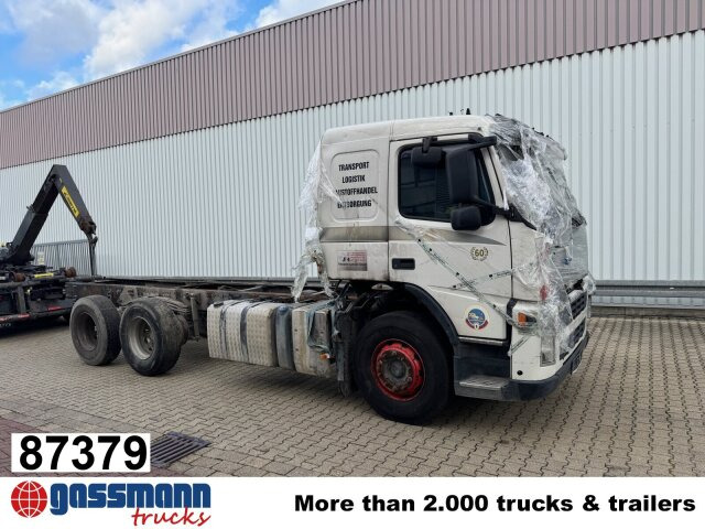 Volvo FM 380 6x4 R mit Brandschaden - Caminhão basculante: foto 1 Volvo FM 380 6x4 R mit Brandschaden - Caminhão basculante: foto 1
