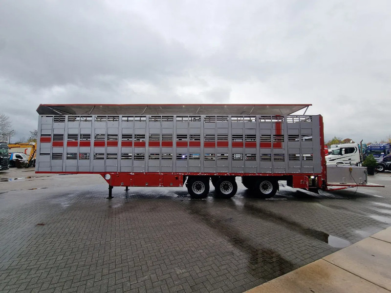 CUPPERS 3 deck livestock trailer - Water & Ventilation - Loadlift - Steering axle - Semireboque transporte de gado: foto 5 CUPPERS 3 deck livestock trailer - Water & Ventilation - Loadlift - Steering axle - Semireboque transporte de gado: foto 5
