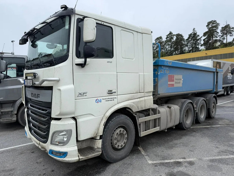 DAF XF 510 Ginaf 8x4*4 - Tipper - Euro 6 - Steering axle - Steel front suspension - Caminhão basculante: foto 2 DAF XF 510 Ginaf 8x4*4 - Tipper - Euro 6 - Steering axle - Steel front suspension - Caminhão basculante: foto 2