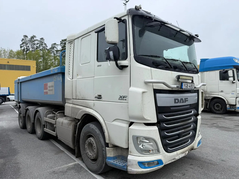 DAF XF 510 Ginaf 8x4*4 - Tipper - Euro 6 - Steering axle - Steel front suspension - Caminhão basculante: foto 1 DAF XF 510 Ginaf 8x4*4 - Tipper - Euro 6 - Steering axle - Steel front suspension - Caminhão basculante: foto 1