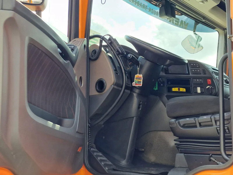 DAF XF 530 4x2 - Livestock Menke 2 deck water & ventilation - Caminhão transporte de gado: foto 4 DAF XF 530 4x2 - Livestock Menke 2 deck water & ventilation - Caminhão transporte de gado: foto 4