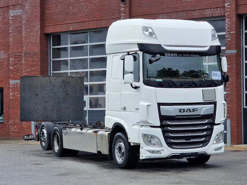 DAF XF 530 SuperSpaceCab 6x2*4 - Chassis 740 cm - Loadlift - Steering axle - Leather - - Caminhão chassi: foto 1 DAF XF 530 SuperSpaceCab 6x2*4 - Chassis 740 cm - Loadlift - Steering axle - Leather - - Caminhão chassi: foto 1