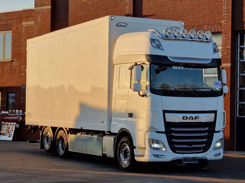 DAF XF 530 SuperSpaceCab 6x2*4 - Ekeri closed box - Loadlift -Steering axle - Full air - Caminhão furgão: foto 1 DAF XF 530 SuperSpaceCab 6x2*4 - Ekeri closed box - Loadlift -Steering axle - Full air - Caminhão furgão: foto 1