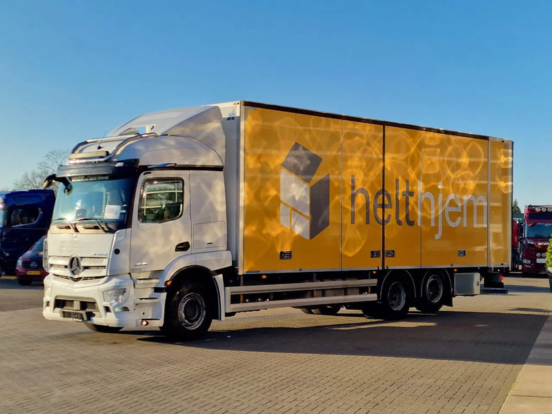 Mercedes-Benz Actros 2546 6x2 Streamspace - Box with sidedoors - Loadlift - Full air - 5.50 WB - Caminhão furgão: foto 3 Mercedes-Benz Actros 2546 6x2 Streamspace - Box with sidedoors - Loadlift - Full air - 5.50 WB - Caminhão furgão: foto 3