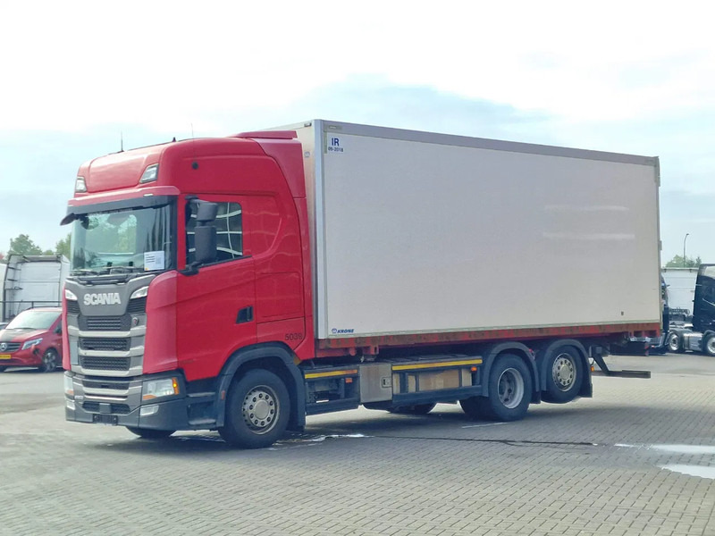 Scania S500 NGS Highline 6x2 - BDF - Full air - Loadlift - Box - Navi - Retarder - Caminhão transportador de contêineres/ Caixa móvel: foto 3 Scania S500 NGS Highline 6x2 - BDF - Full air - Loadlift - Box - Navi - Retarder - Caminhão transportador de contêineres/ Caixa móvel: foto 3