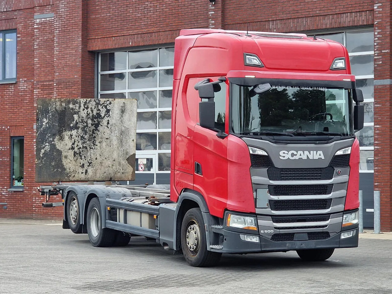 Scania S500 NGS Highline 6x2 - BDF - Full air - Loadlift - Navi - Retarder - Caminhão transportador de contêineres/ Caixa móvel: foto 1 Scania S500 NGS Highline 6x2 - BDF - Full air - Loadlift - Navi - Retarder - Caminhão transportador de contêineres/ Caixa móvel: foto 1