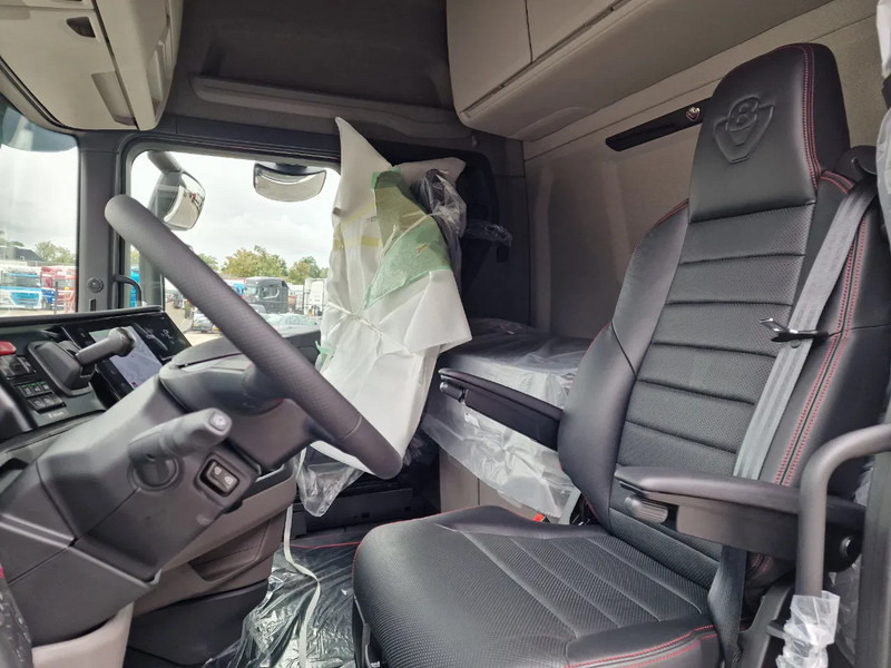 Tractor nuevo Scania 660S V8 NGS Highline 6x2/4 - New - Full spec - Retarder - Night clima - Leather - Led - Alcoa: foto 10