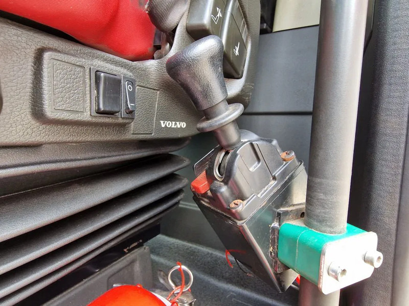 Tractor Volvo FH 13.500 6x4 - HMF 1153 K2 crane kran grua - Hydraulic - Lift axle - Euro 6: foto 17 Tractor Volvo FH 13.500 6x4 - HMF 1153 K2 crane kran grua - Hydraulic - Lift axle - Euro 6: foto 17