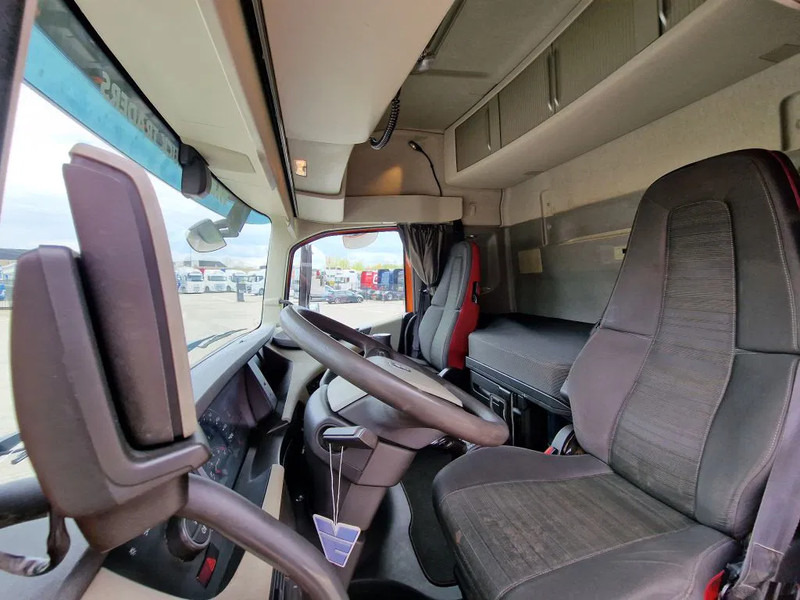 Tractor Volvo FH 13.500 6x4 - HMF 1153 K2 crane kran grua - Hydraulic - Lift axle - Euro 6: foto 12 Tractor Volvo FH 13.500 6x4 - HMF 1153 K2 crane kran grua - Hydraulic - Lift axle - Euro 6: foto 12