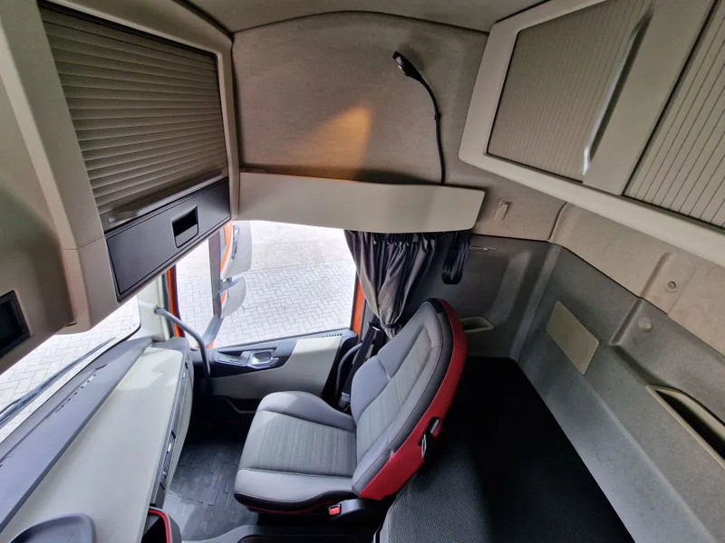 Tractor Volvo FH 13.500 6x4 - HMF 1153 K2 crane kran grua - Hydraulic - Lift axle - Euro 6: foto 20 Tractor Volvo FH 13.500 6x4 - HMF 1153 K2 crane kran grua - Hydraulic - Lift axle - Euro 6: foto 20