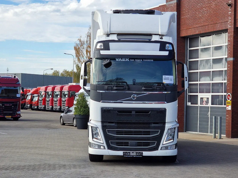 Volvo FH 13.460 Globetrotter 6x2 - Carrier Frigo Supra 850 Nordic - Loadlift - Full air - LNG - Caminhão isotérmico: foto 2 Volvo FH 13.460 Globetrotter 6x2 - Carrier Frigo Supra 850 Nordic - Loadlift - Full air - LNG - Caminhão isotérmico: foto 2