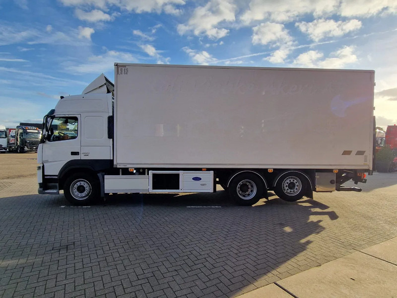 Volvo FM 13.460 Globetrotter 6x2*4 - Frigo Carrier Supra 1150 U MT - Zepro loadlift - Steering axle - Caminhão isotérmico: foto 4 Volvo FM 13.460 Globetrotter 6x2*4 - Frigo Carrier Supra 1150 U MT - Zepro loadlift - Steering axle - Caminhão isotérmico: foto 4