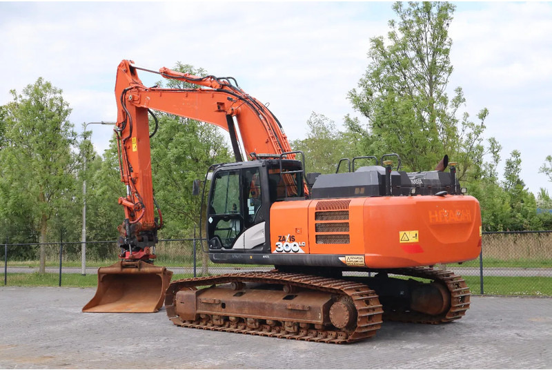 Hitachi ZX300 LC-6 | ROTOTILT | BUCKET | GPS - Escavadora de rastos: foto 3 Hitachi ZX300 LC-6 | ROTOTILT | BUCKET | GPS - Escavadora de rastos: foto 3