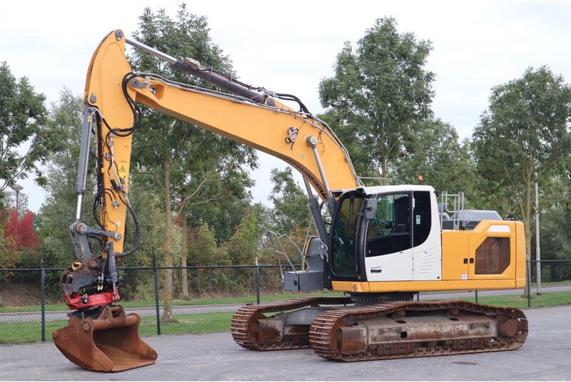 Liebherr R924 WLC | ROTOTILT R8 | BUCKET | - Escavadora de rastos: foto 2 Liebherr R924 WLC | ROTOTILT R8 | BUCKET | - Escavadora de rastos: foto 2