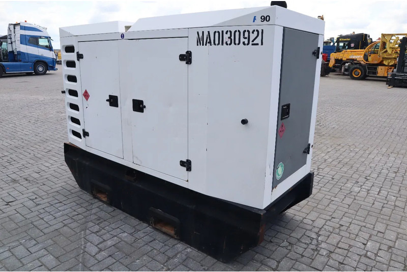 SDMO R90C3 | 90 KVA | 400 V - Gerador elétrico: foto 5 SDMO R90C3 | 90 KVA | 400 V - Gerador elétrico: foto 5
