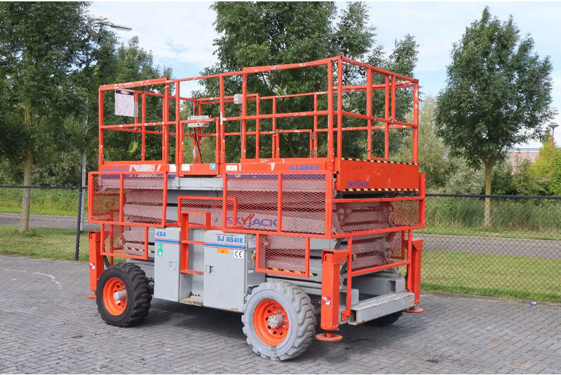 Skyjack SJ8841 E | 14.5 METER | 681 KG - Plataforma de Tijera/ Plataforma de tesoura: foto 2 Skyjack SJ8841 E | 14.5 METER | 681 KG - Plataforma de Tijera/ Plataforma de tesoura: foto 2