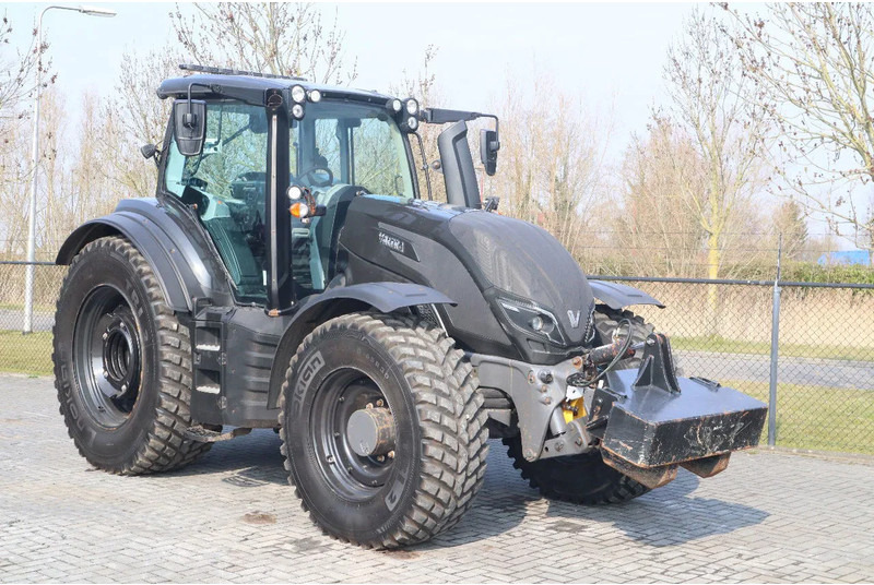 Valtra T234 D UNLIMITED | FRONT PTO | 53 KM/H | FULL OPTION - Trator: foto 5 Valtra T234 D UNLIMITED | FRONT PTO | 53 KM/H | FULL OPTION - Trator: foto 5