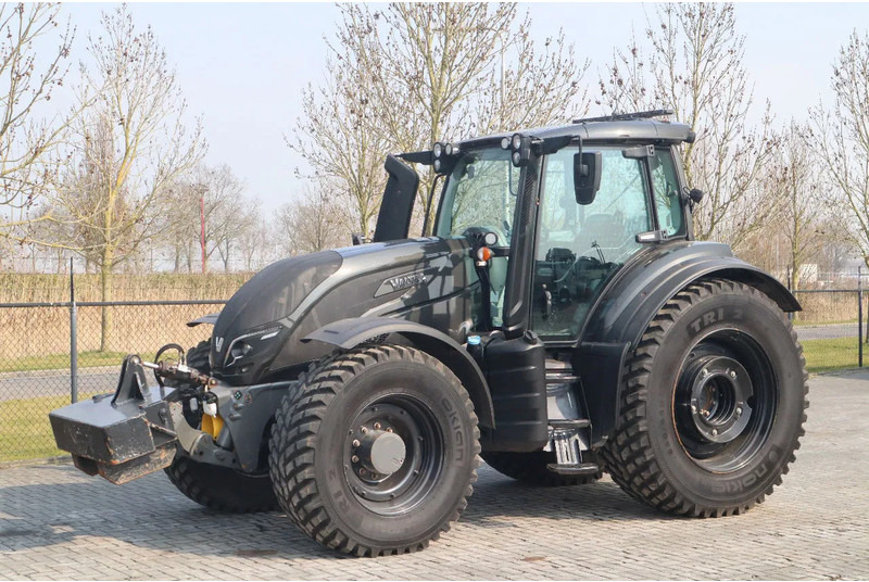 Valtra T234 D UNLIMITED | FRONT PTO | 53 KM/H | FULL OPTION - Trator: foto 1 Valtra T234 D UNLIMITED | FRONT PTO | 53 KM/H | FULL OPTION - Trator: foto 1
