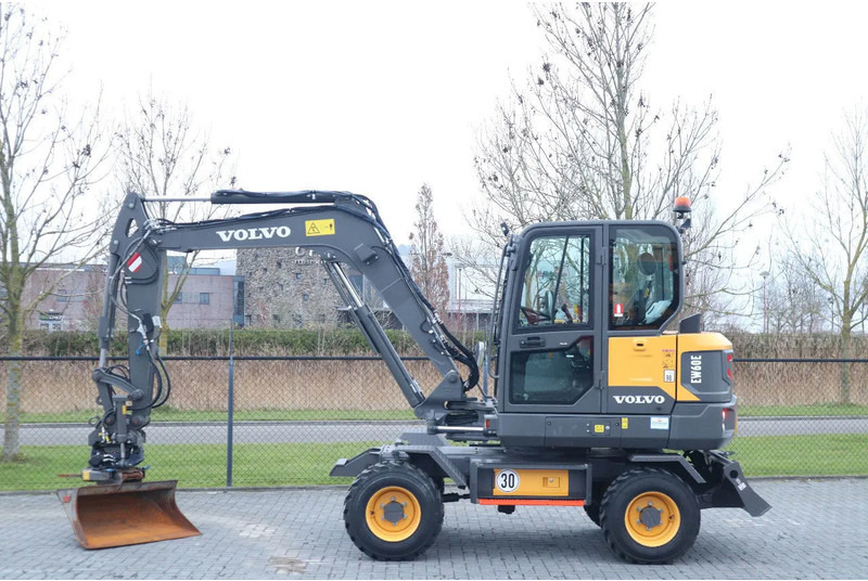 Volvo EW 60 E | DEMO | 30 KM/H | ROTOTILT + GRIPPER | BUCKET - Escavadeira de rodas: foto 1 Volvo EW 60 E | DEMO | 30 KM/H | ROTOTILT + GRIPPER | BUCKET - Escavadeira de rodas: foto 1