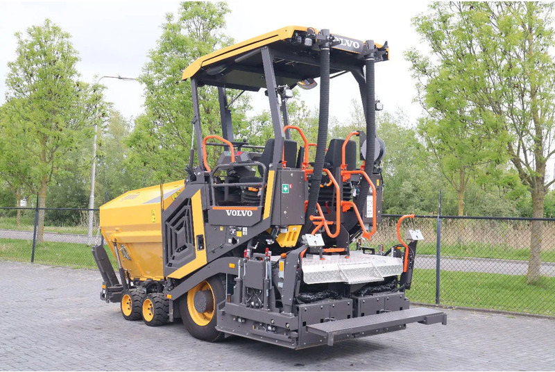 Volvo P2870 D ABG | ASPHALT PAVER | NEW / UNUSED | BOMAG BF300 - Máquina de asfalto: foto 3 Volvo P2870 D ABG | ASPHALT PAVER | NEW / UNUSED | BOMAG BF300 - Máquina de asfalto: foto 3