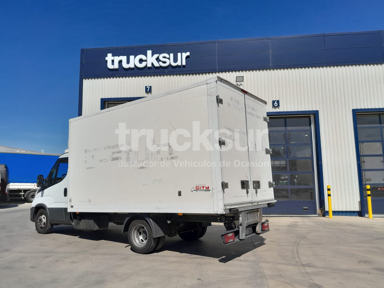 IVECO 35C16 GV - Carrinha de contentor: foto 4 IVECO 35C16 GV - Carrinha de contentor: foto 4