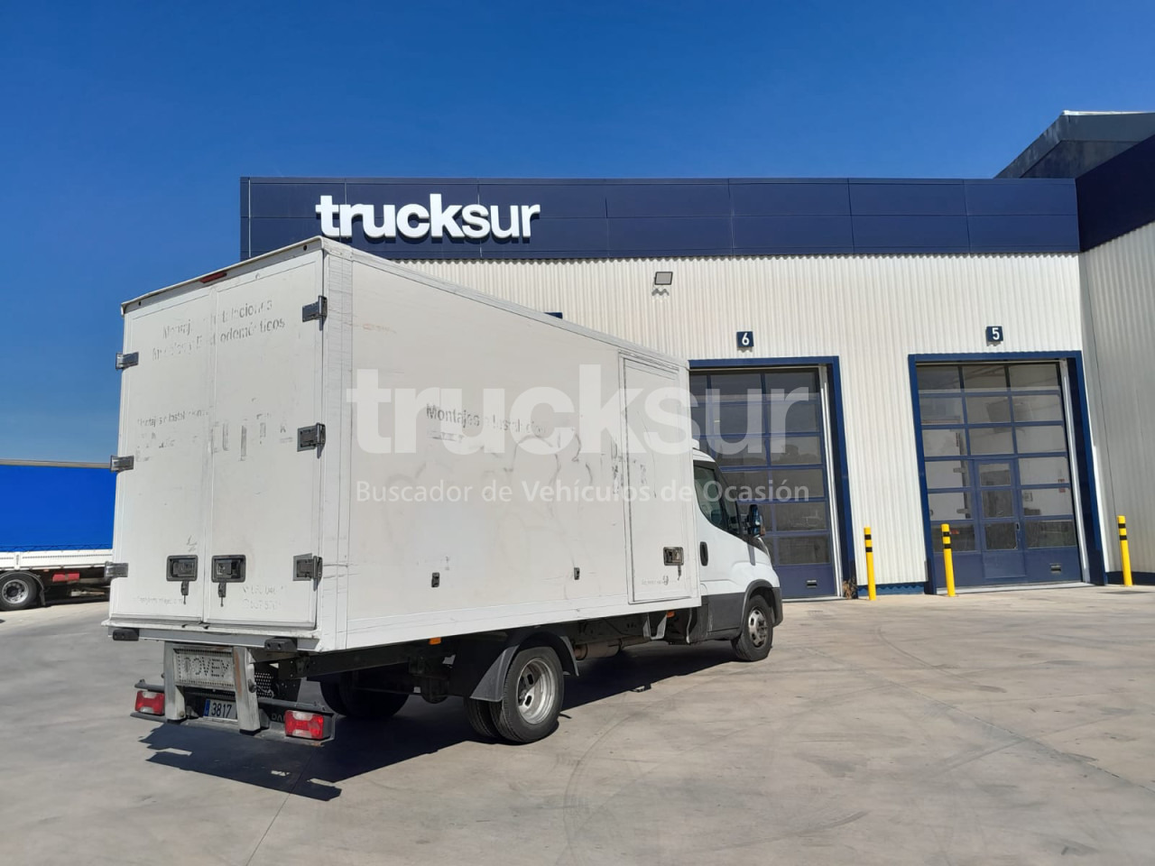 IVECO 35C16 GV - Carrinha de contentor: foto 3 IVECO 35C16 GV - Carrinha de contentor: foto 3