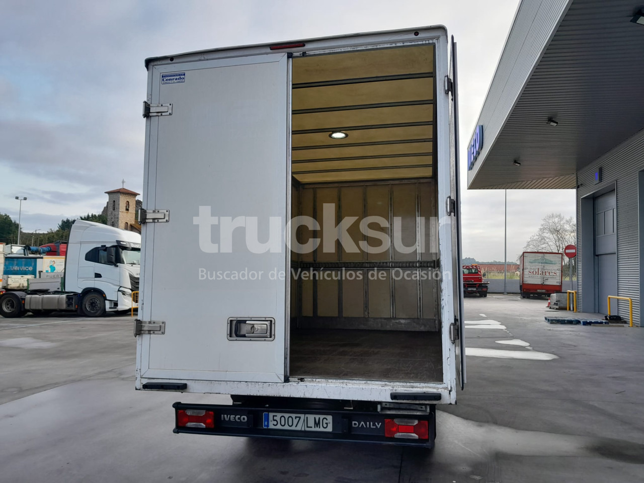 IVECO DAILY 35C16H - Carrinha de contentor: foto 5 IVECO DAILY 35C16H - Carrinha de contentor: foto 5