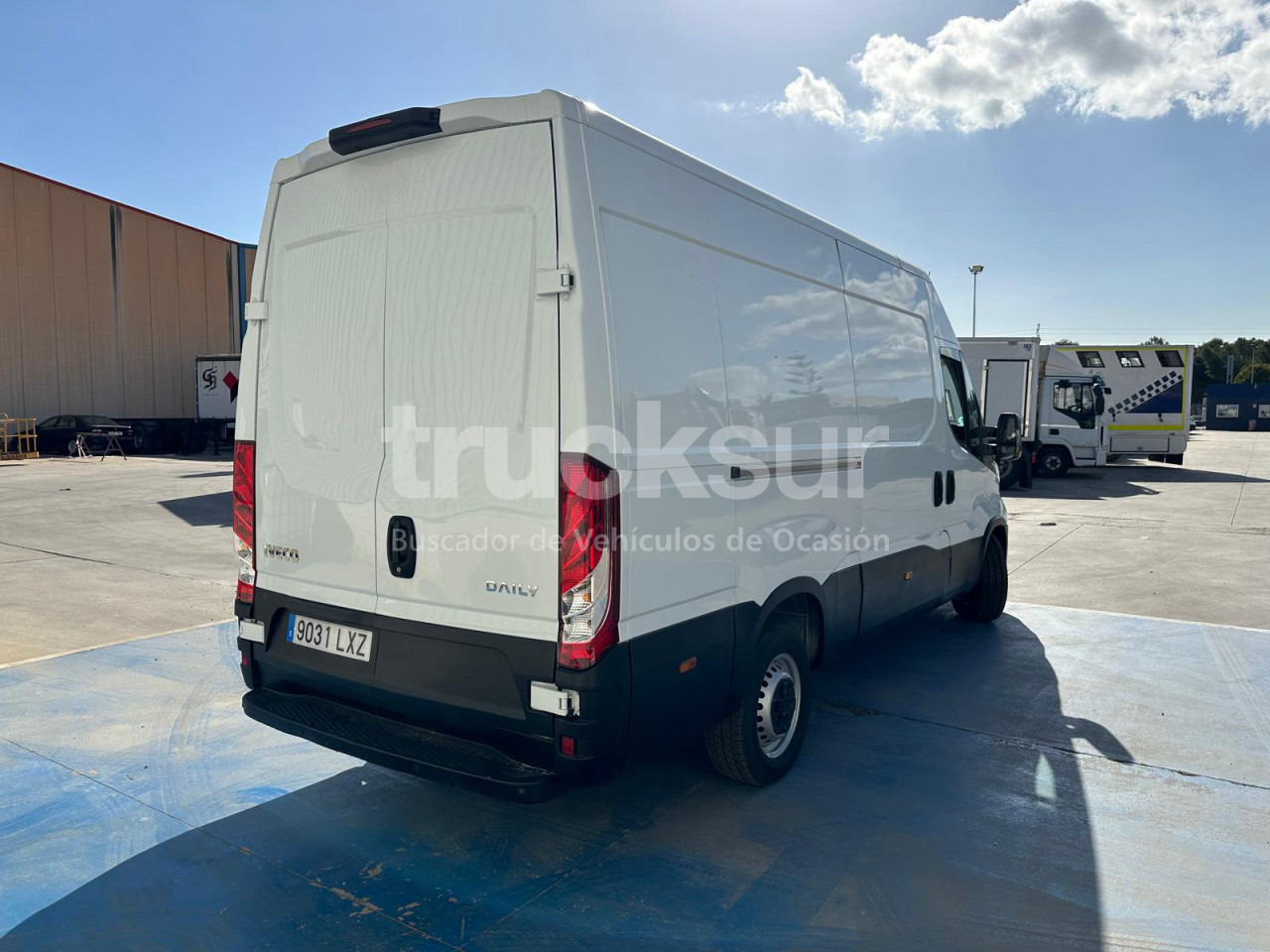 IVECO DAILY 35S16 F 12M3 - Carrinha de contentor: foto 4 IVECO DAILY 35S16 F 12M3 - Carrinha de contentor: foto 4