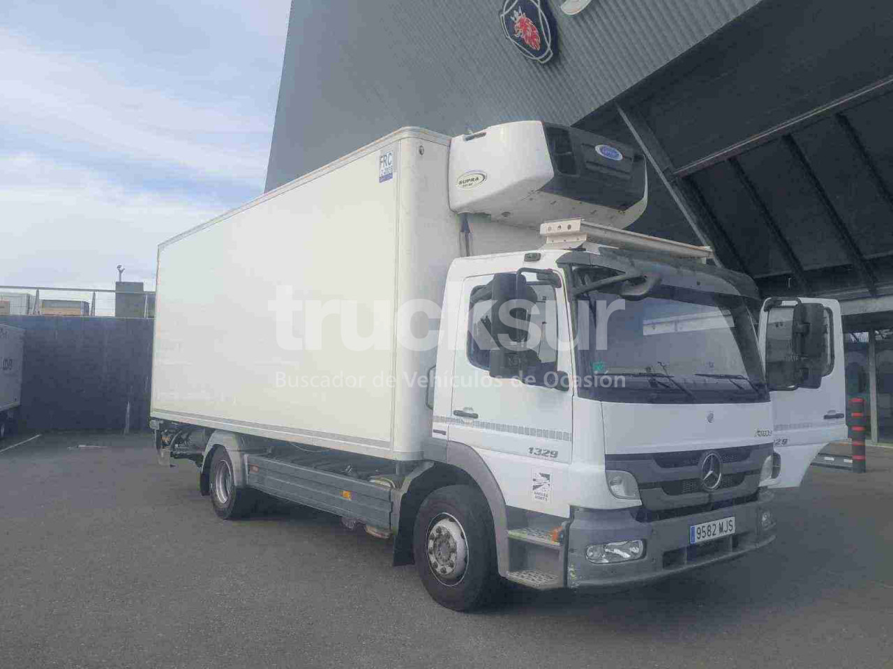 Caminhão furgão MERCEDES ATEGO FRC: foto 1