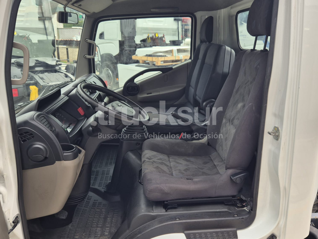 Caminhão chassi NISSAN NT 400: foto 9 Caminhão chassi NISSAN NT 400: foto 9