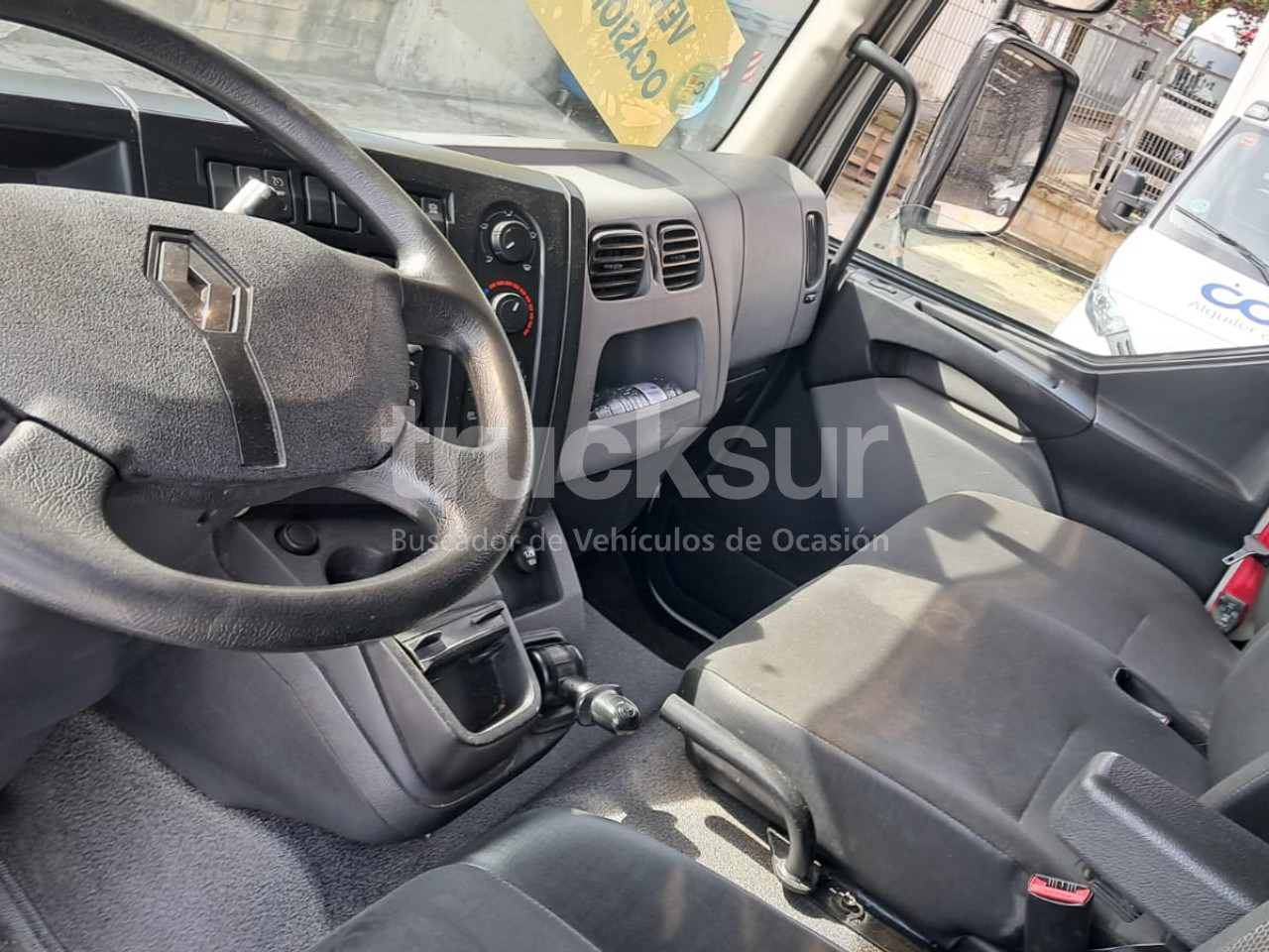 RENAULT D 12.210 SEMITAULINER - Caminhão com lona: foto 5 RENAULT D 12.210 SEMITAULINER - Caminhão com lona: foto 5
