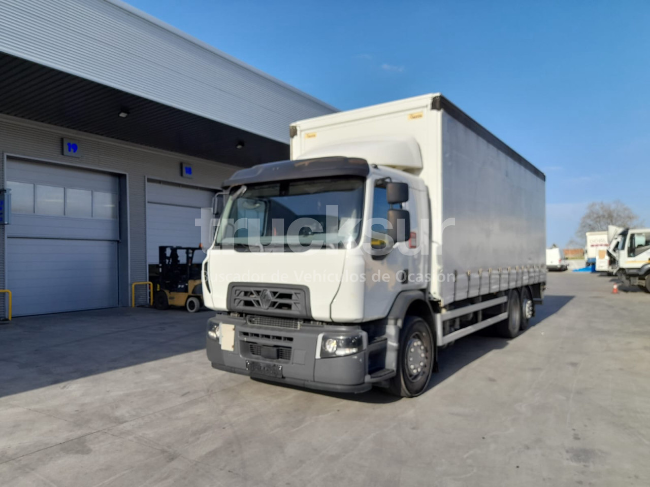 RENAULT D320.26 ejes 6x2*4 - Caminhão com lona: foto 1 RENAULT D320.26 ejes 6x2*4 - Caminhão com lona: foto 1