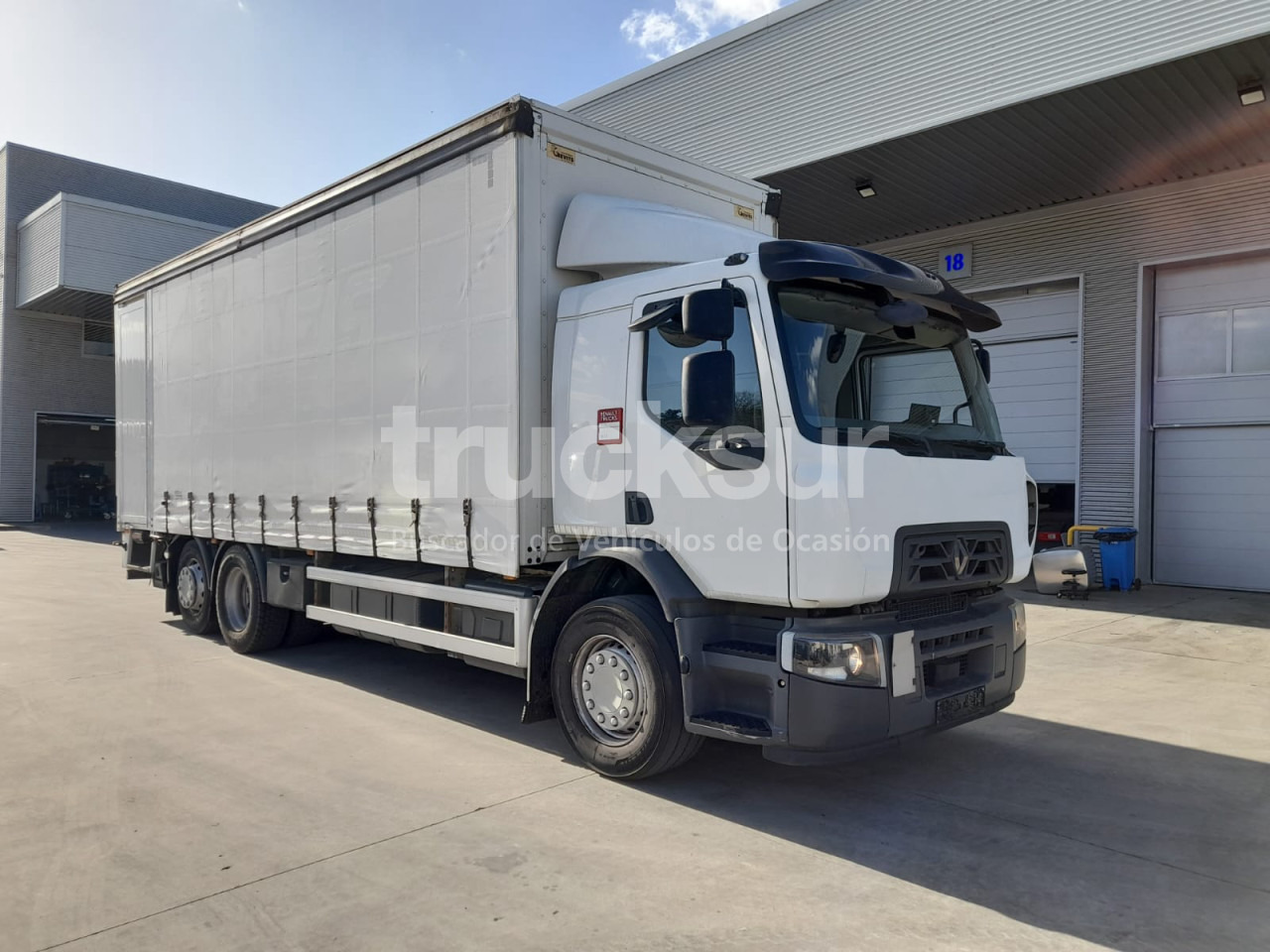 RENAULT D320.26 ejes 6x2*4 - Caminhão com lona: foto 2 RENAULT D320.26 ejes 6x2*4 - Caminhão com lona: foto 2