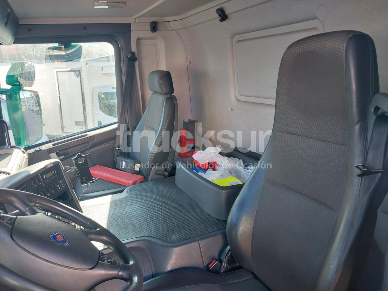 Locação de SCANIA P280.18 SCANIA P280.18: foto 6
