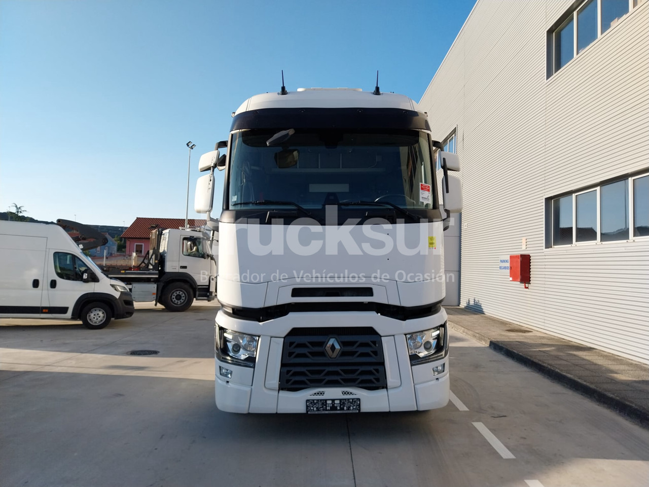RENAULT T520 HIGH SLEEPER CAB - Tractor: foto 1 RENAULT T520 HIGH SLEEPER CAB - Tractor: foto 1