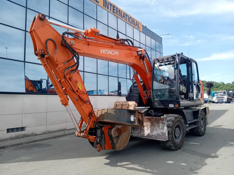 Hitachi ZAXIS 140W - Escavadeira de rodas: foto 1 Hitachi ZAXIS 140W - Escavadeira de rodas: foto 1