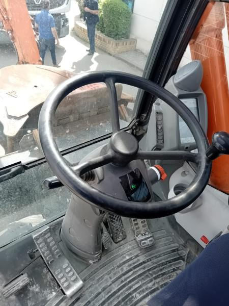 Hitachi ZAXIS 140W - Escavadeira de rodas: foto 4 Hitachi ZAXIS 140W - Escavadeira de rodas: foto 4
