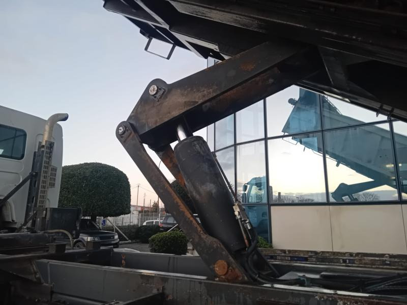 Renault Kerax 410 DXI - Caminhão basculante: foto 4 Renault Kerax 410 DXI - Caminhão basculante: foto 4