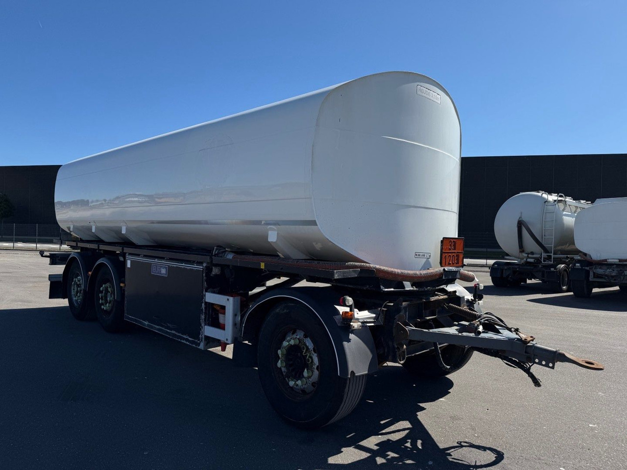 Eurotank 3 axle ET-26-4 ADR 25.500 L 4 Room - Reboque tanque: foto 2 Eurotank 3 axle ET-26-4 ADR 25.500 L 4 Room - Reboque tanque: foto 2