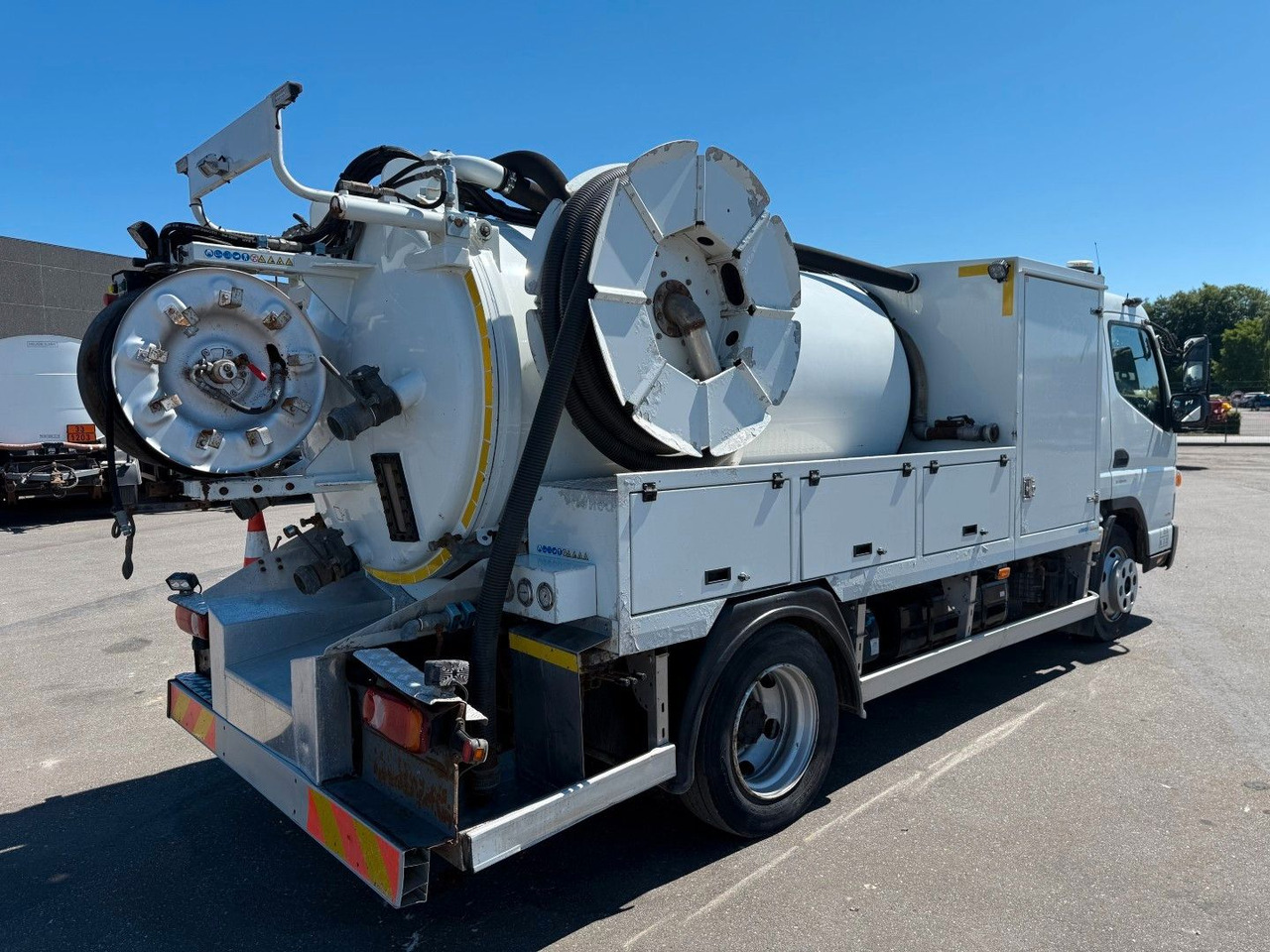 FUSO Canter 9C18 Duonic Rioned 3500 l. Kombi Euro 6 - Caminhão limpa fossa: foto 3 FUSO Canter 9C18 Duonic Rioned 3500 l. Kombi Euro 6 - Caminhão limpa fossa: foto 3