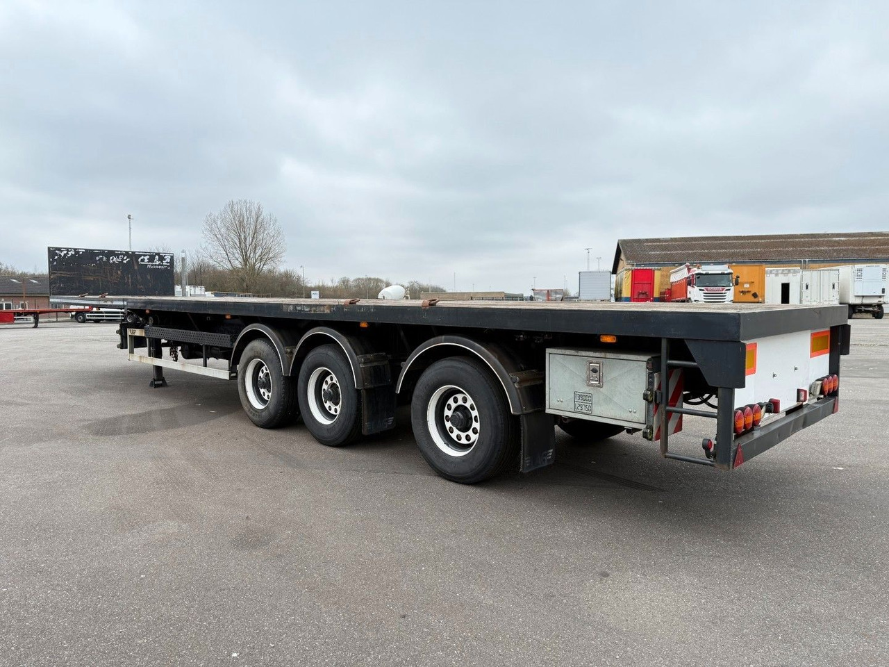 Lag 3 axle 7 m. Extendable / Last Axle Steering - Semi-reboque plataforma/ Caixa aberta: foto 4 Lag 3 axle 7 m. Extendable / Last Axle Steering - Semi-reboque plataforma/ Caixa aberta: foto 4