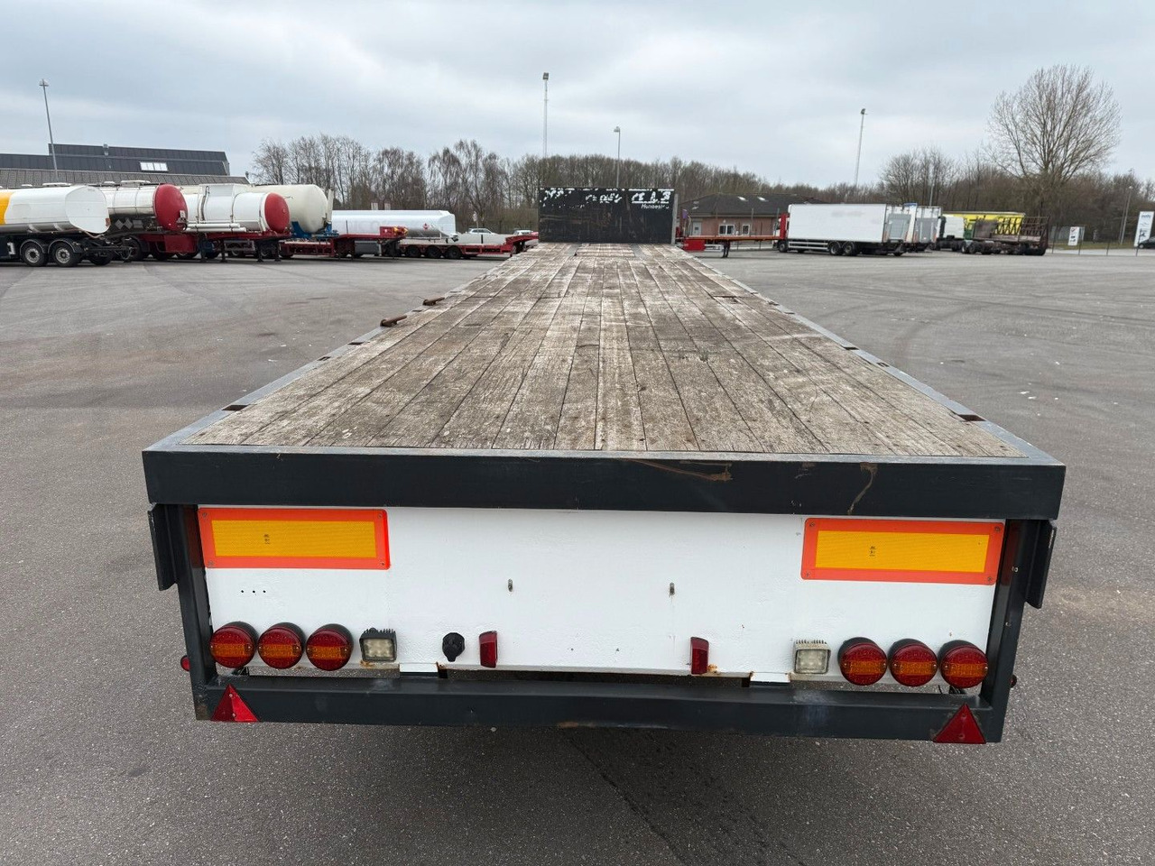 Lag 3 axle 7 m. Extendable / Last Axle Steering - Semi-reboque plataforma/ Caixa aberta: foto 5 Lag 3 axle 7 m. Extendable / Last Axle Steering - Semi-reboque plataforma/ Caixa aberta: foto 5