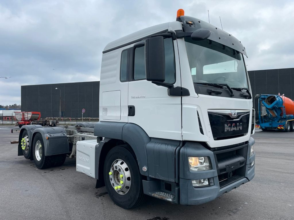 MAN TGS 26.440 6x2*4 ADR Fahrgestell Euro 6 MAN TGS 26.440 6x2*4 ADR Fahrgestell Euro 6 - Caminhão chassi: foto 2 MAN TGS 26.440 6x2*4 ADR Fahrgestell Euro 6 MAN TGS 26.440 6x2*4 ADR Fahrgestell Euro 6 - Caminhão chassi: foto 2