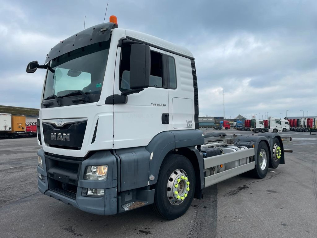 MAN TGS 26.440 6x2*4 ADR Fahrgestell Euro 6 MAN TGS 26.440 6x2*4 ADR Fahrgestell Euro 6 - Caminhão chassi: foto 1 MAN TGS 26.440 6x2*4 ADR Fahrgestell Euro 6 MAN TGS 26.440 6x2*4 ADR Fahrgestell Euro 6 - Caminhão chassi: foto 1