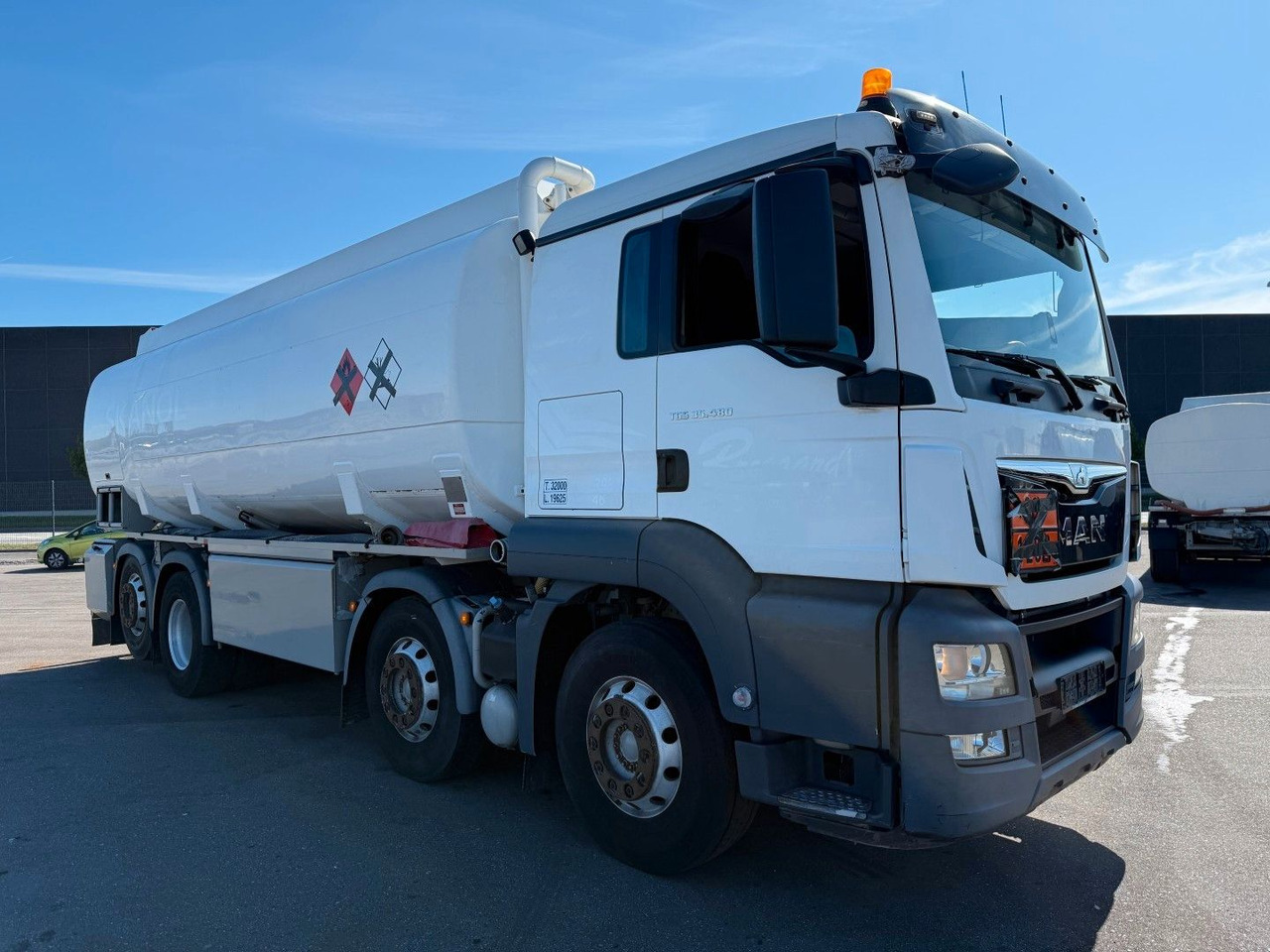 MAN TGS 35.480 8x2*6 23.000 l. ADR Euro 6 Tanktruck - Caminhão tanque: foto 2 MAN TGS 35.480 8x2*6 23.000 l. ADR Euro 6 Tanktruck - Caminhão tanque: foto 2