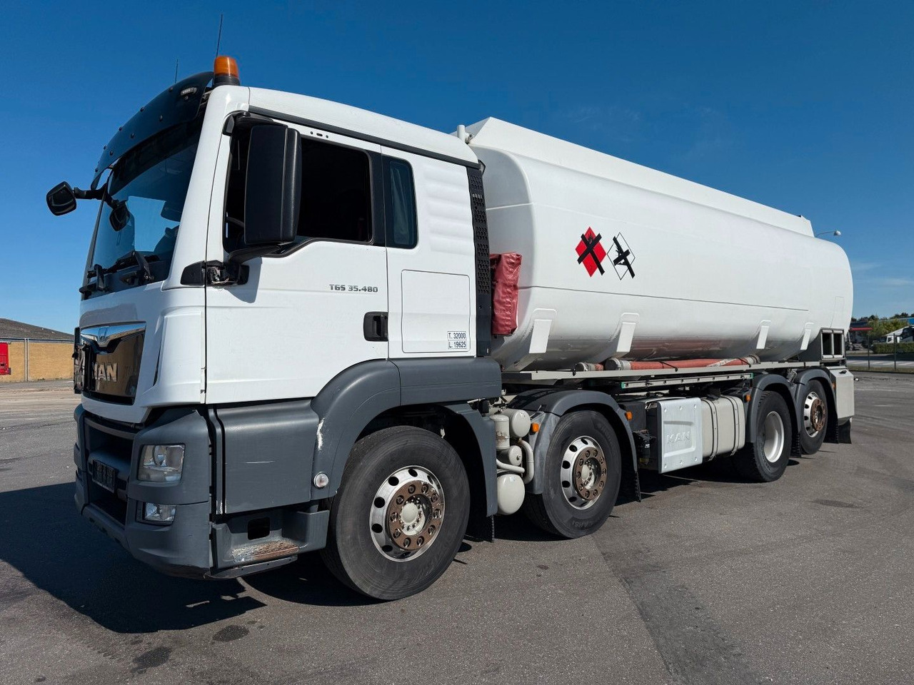 MAN TGS 35.480 8x2*6 23.000 l. ADR Euro 6 Tanktruck - Caminhão tanque: foto 1 MAN TGS 35.480 8x2*6 23.000 l. ADR Euro 6 Tanktruck - Caminhão tanque: foto 1