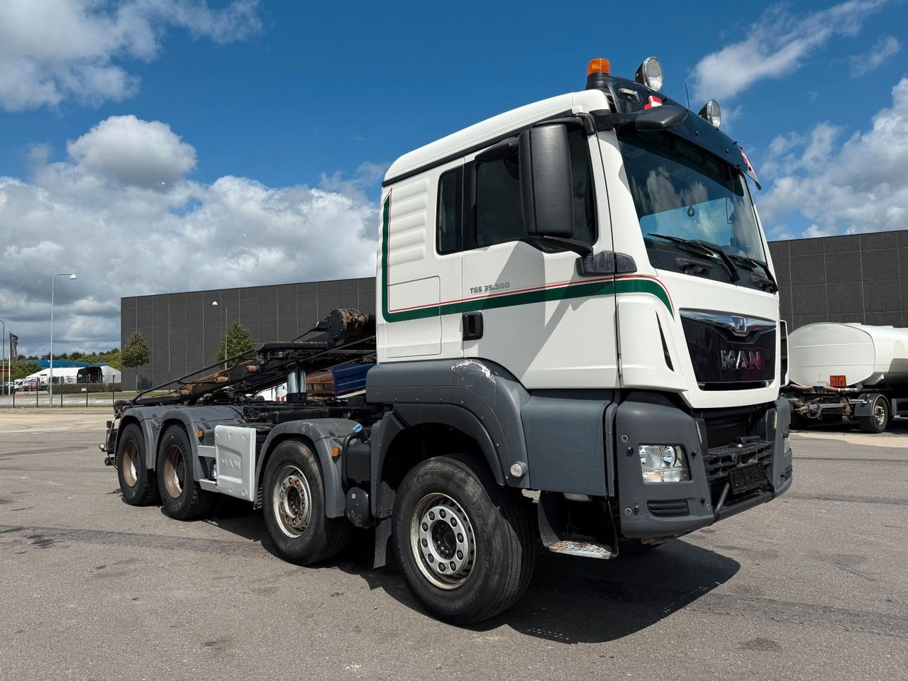 MAN TGS 35.500 8x4 HMF Tipper / Kipper / Euro 6 - Caminhão basculante: foto 2 MAN TGS 35.500 8x4 HMF Tipper / Kipper / Euro 6 - Caminhão basculante: foto 2