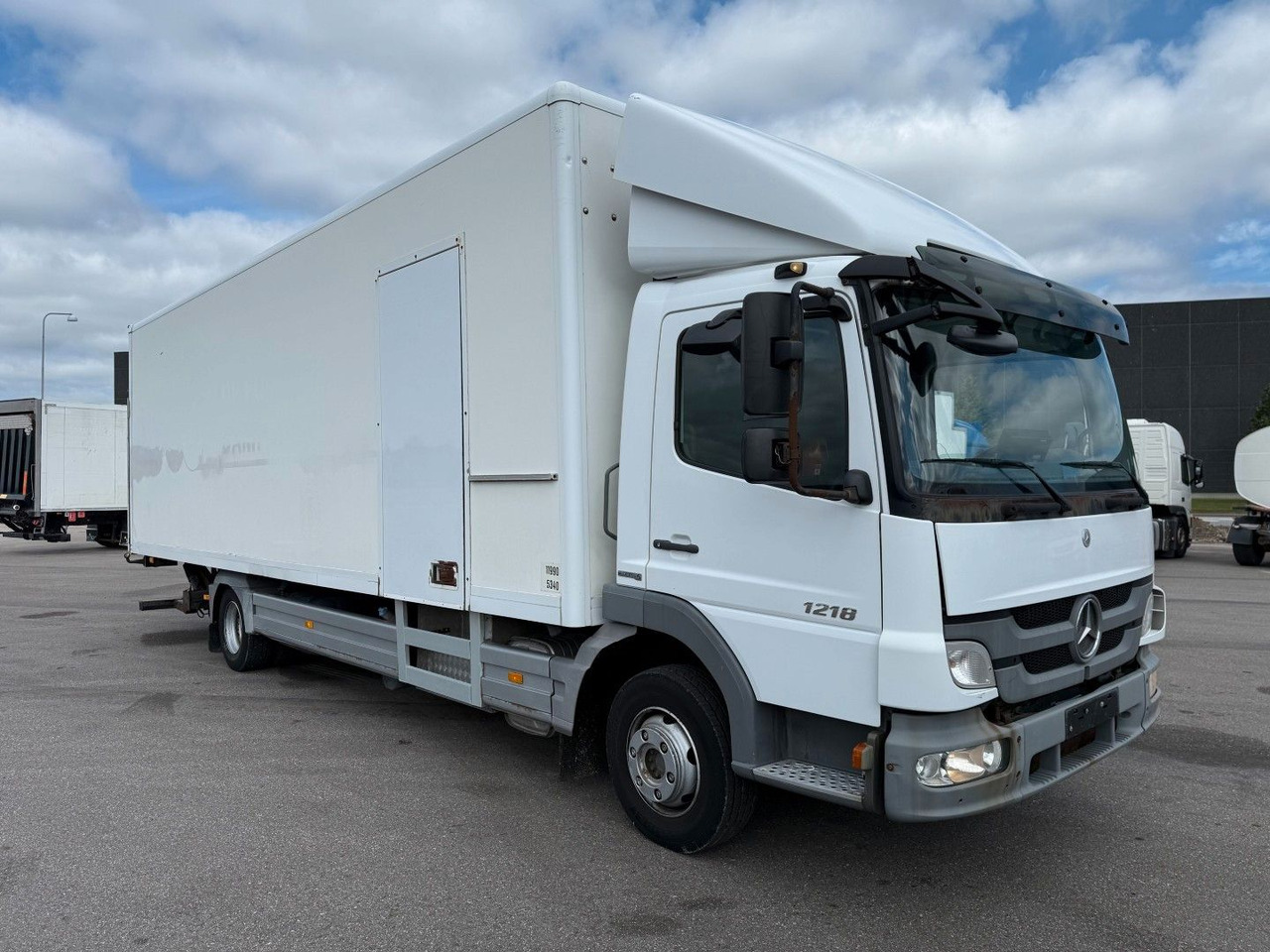 Mercedes-Benz Atego 1218 4x2 Euro 5 8,0 m. koffer - Caminhão furgão: foto 2 Mercedes-Benz Atego 1218 4x2 Euro 5 8,0 m. koffer - Caminhão furgão: foto 2